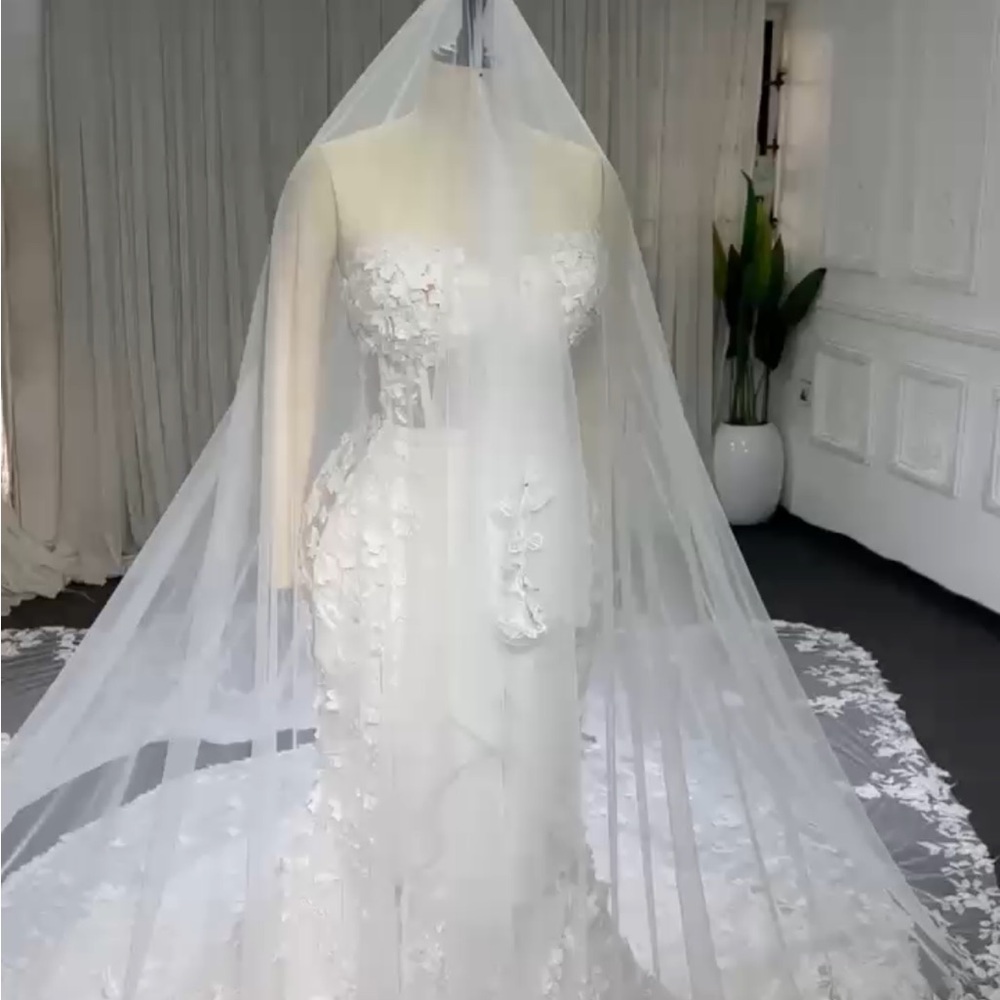 Exquisite White Floral Lace Wedding Gown